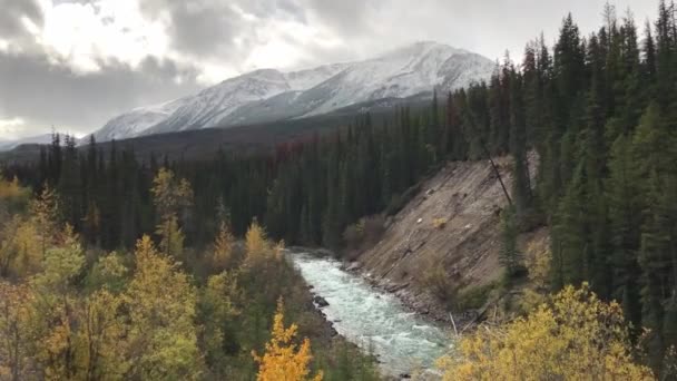 National Park Jasper Alberta Canada Autumn Mountains River Clouds Colors — Vídeo de Stock