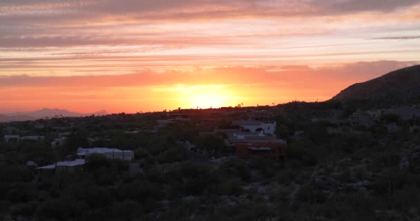 Domy Otoczone Drzewami Przy Malowniczym Zachodzie Słońca Tucson Arizona Usa — Wideo stockowe