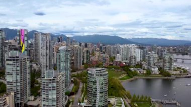 Vancouver, British Columbia, Kanada 'daki George Wainborn Park' ın güzel bir manzarası.