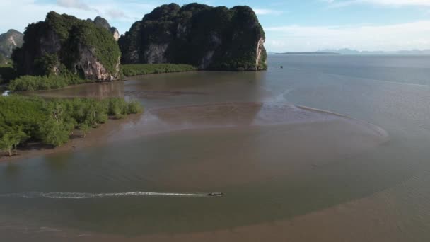 Letecký Pohled Záliv Phang Nga Mangrovníkovým Lesem Vápencovými Útesy Andamanském — Stock video
