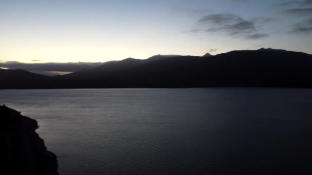 Slow Movement Beach Sea Surrounded Mountains New Zealand — Stockvideo