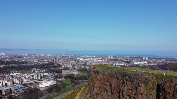 Veduta Aerea Arthur Seat Con Edimburgo Sullo Sfondo — Video Stock