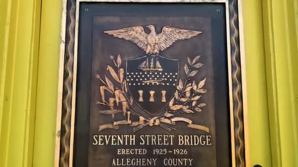 Seventh Street Bridge Spans Allegheny River Downtown Pittsburgh Pennsylvania Usa — Wideo stockowe