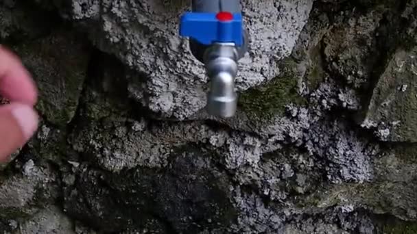 View Man Hand Opening Water Tube — Vídeo de Stock