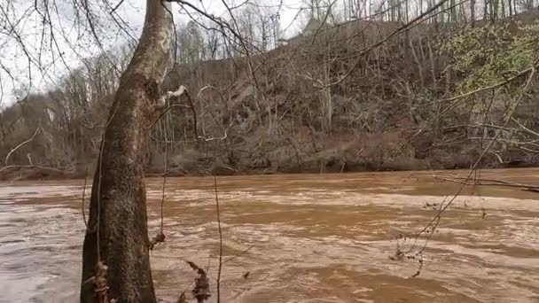 Staunton River Filmé Gros Plan Étape Inondation — Video