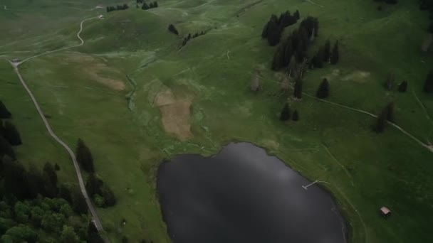 スイス アッペンツェル アルプスのグラペレンゼーのドローン撮影 — ストック動画