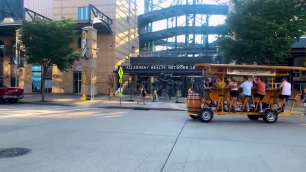 Pittsburgh Party Pedaler Pittsburgh Original Party Bike Person Party Wheels — Video Stock