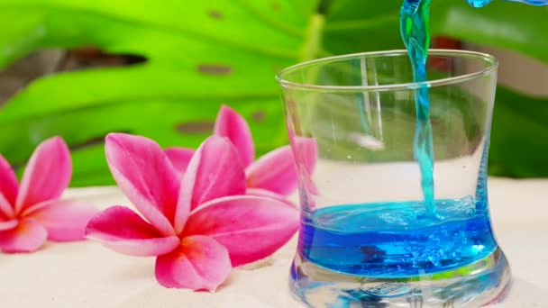 Refreshing Tropical Blue Cocktail Drink Poured Glass — Αρχείο Βίντεο