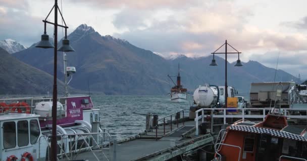 Tss Earnslaw Approaches Dock Lake Wakatipu Queenstown New Zealand — Stockvideo