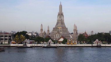 Bangkok, Tayland ve Güneydoğu Asya 'daki birinci sınıf kraliyet tapınağı Wat Arun' un zaman çizelgesi.