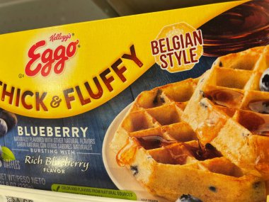 Grovetown, Ga USA - 04 29 22: Perakende satış mağazası dondurulmuş gıda Eggo waffle 'ı