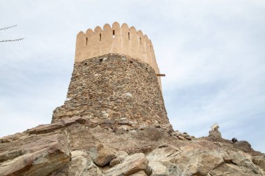 Çölde eski binalar, taşlı kil, tahıllı ve odak dışı