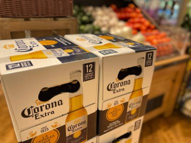 Grovetown, Ga USA - 05 03 22: Perakende mağazası Corona Bira üretim geçmişi
