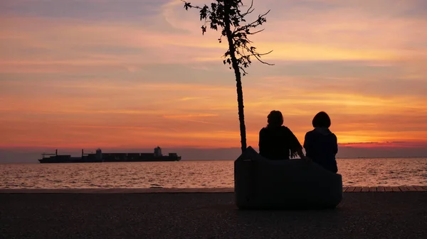 Two People Sitting Coast Admiring Sea Sunset Greece Corfu Kerkyra — Stock Photo, Image