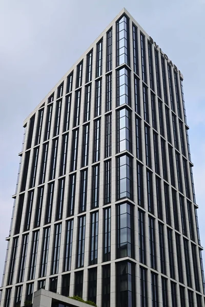 Vertical Shot Glass Building Contemporary Design Blue Sky Background —  Fotos de Stock
