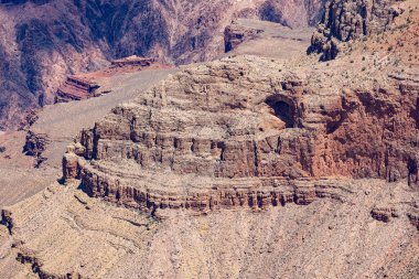 Güneşin altında Büyük Kanyon 'un güzel bir manzarası