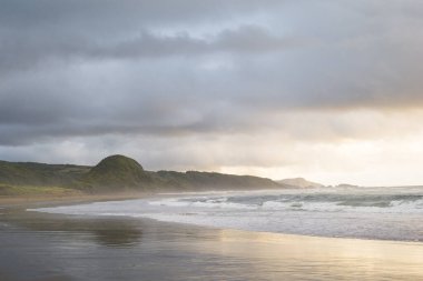Şili 'de bulutlu bir günde güzel bir denizin hava manzarası