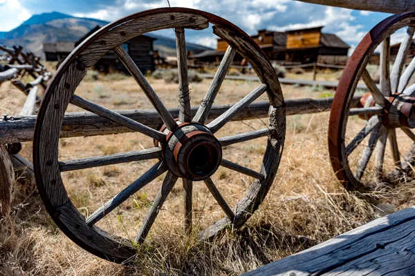 Closeup Old Wagon Wheels Field Cody Wyoming — Fotografia de Stock