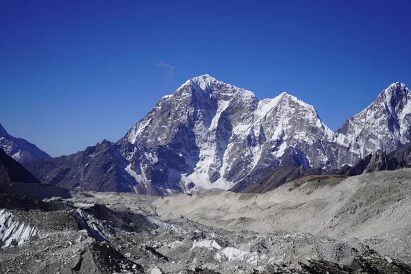 Γραφική Θέα Του Έβερεστ Και Του Παγετώνα Κούμπου Στο Νεπάλ — Φωτογραφία Αρχείου