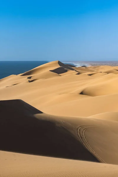 Namibia Namib Öknen Landskap Gula Sanddyner Faller Havet — Stockfoto