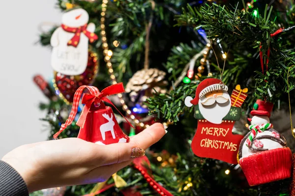 Close Shot Someone Holding Bell Decoration Christmas Tree — Foto de Stock