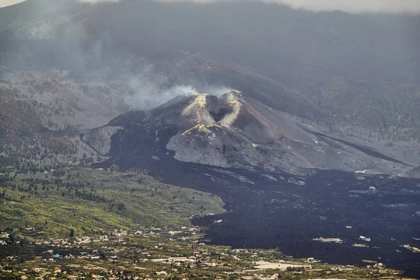 スペインのラ パルマで煙と火山の空中写真 — ストック写真