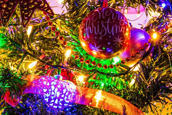 Close Árvore Natal Com Luzes Decorações — Fotografia de Stock