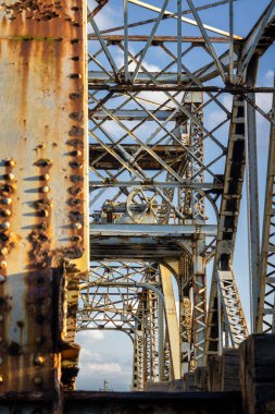 Matanzas, Küba 'da San Juan Nehri üzerinde güzel bir Puente Giratorio köprüsü