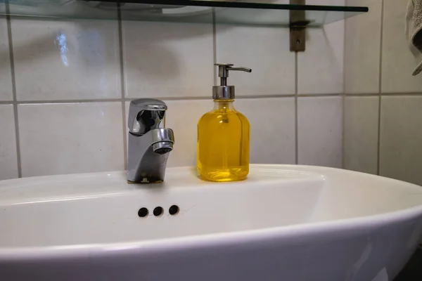 Yellow Liquid Hand Soap Sink Bathroom White Wall Tiles — Foto Stock