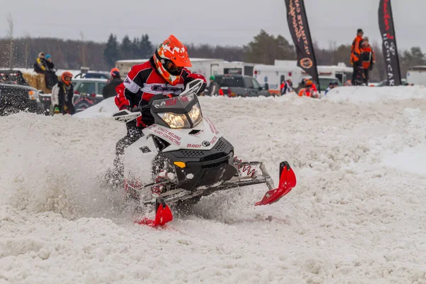 Kar Arabası Ekstrem Sporlarda Yarışıyor Kar Motosikletinde Sporcuydu Karda Motorsporlar — Stok fotoğraf