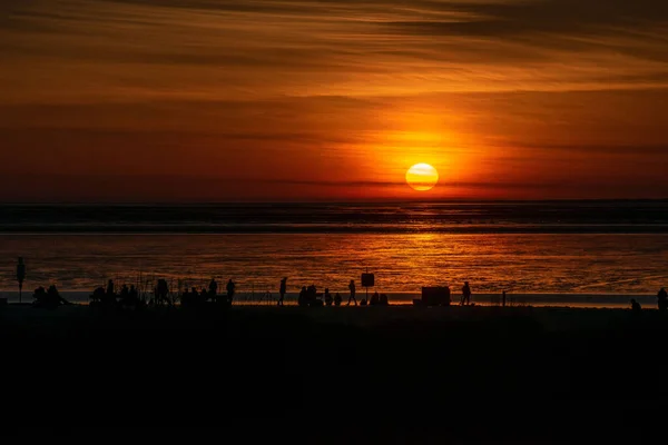 Vibrant Orange Sunset Beach Norddeich Germany Sun Rays Shining Water — Foto de Stock