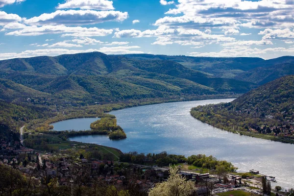 ハンガリーのヴィシェグラードから見たドナウ川の美しい景色 — ストック写真