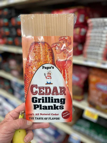 Grovetown Usa Retail Store Hand Holding Cedar Grilling Planks — Stock Photo, Image