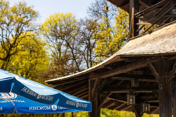 Part Famous Munich Beergarden Chinese Tower Munichs Parque English Garden — Stok fotoğraf