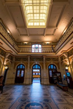 Yeni Zelanda - Mozaik zeminli ve dekoratif parmaklıklı Dunedin Tren İstasyonu 'nun iç ve mimari detayları