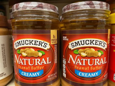 Grovetown, Ga USA - 03: 20 22: Perakende mağazası Fıstık Ezmesi Smuckers doğaldır