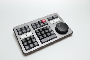 Beyaz arkaplanı izole ederek video düzenleme ve renk derecelendirme için Blackmagic tasarımının hız düzenleyicisini çözümle.