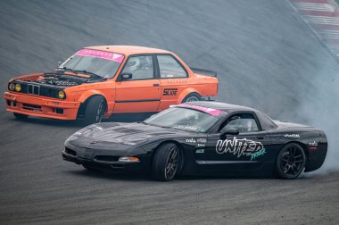 Siyah Chevrolet Corvette C5 Sürüklenen savaş