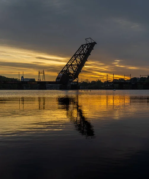 Vertical Shot Railway Bridge Rhode Island Next River Sunset Horizon — Stock Photo, Image