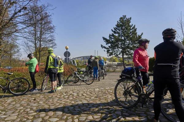 Een Groep Mensen Verzamelen Voor Een Fietstocht Georganiseerd Door Moj — Stockfoto