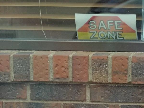 Eine Nahaufnahme Des Safe Zone Schildes — Stockfoto