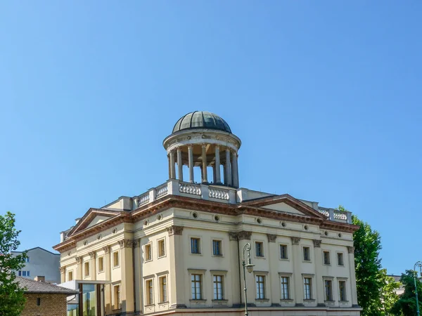 Malowniczy Widok Budynek Kopuły Berlinie Niemcy Tle Błękitnego Nieba — Zdjęcie stockowe