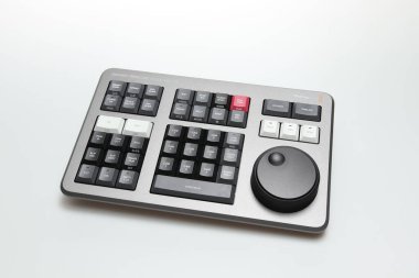 Beyaz arkaplanı izole ederek video düzenleme ve renk derecelendirme için Blackmagic tasarımının hız düzenleyicisini çözümle.