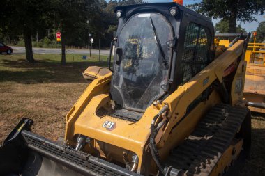 Augusta, Ga USA - 04 22 22: Endüstriyel yol kaldırım makineleri Yancey Kedi vaşak ön köşe