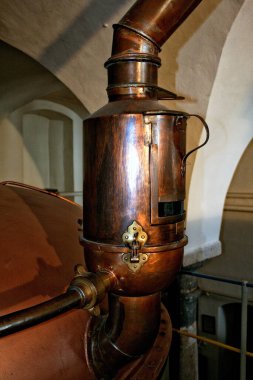 Bugünlerde, bakır çaydanlıklar bira yapımında nadiren kullanılıyor. Bu fotoğraf Bavyera 'daki eski bir bira fabrikasından.