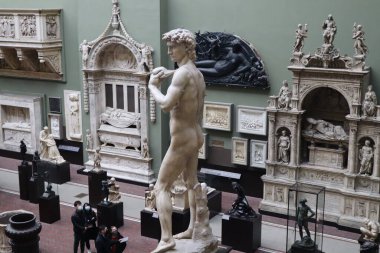 The statue of David in the Victoria and Albert Museum and the crowd looking up at him