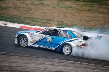 Navarra pistinde hızlı Bmw E36 akıntısı