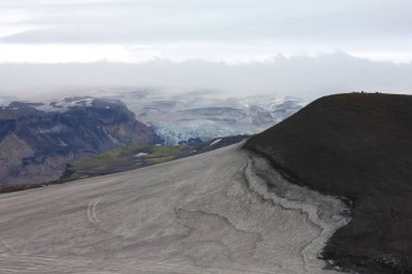 Lav ve buzullarla, Fimmvorduhals ve İzlanda ile dramatik ve gerçeküstü manzara