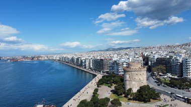 Selanik 'in Beyaz Kulesi' nin insansız hava aracı görüntüsü, Yunanistan 'ın Selanik kentinde bulunan bir anıt ve müzedir.