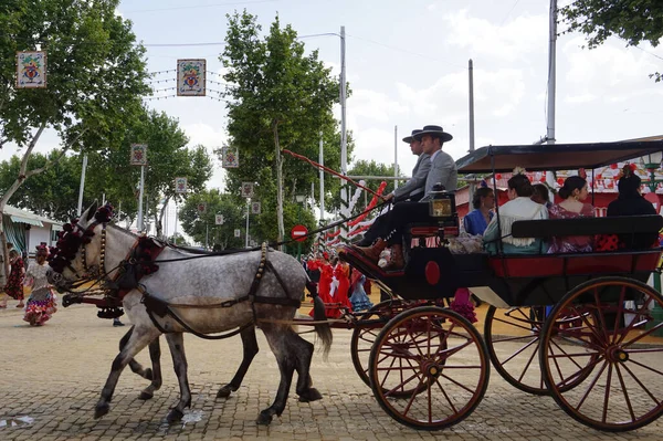Penutupan Orang Dengan Kostum Tradisional Sevilla — Stok Foto